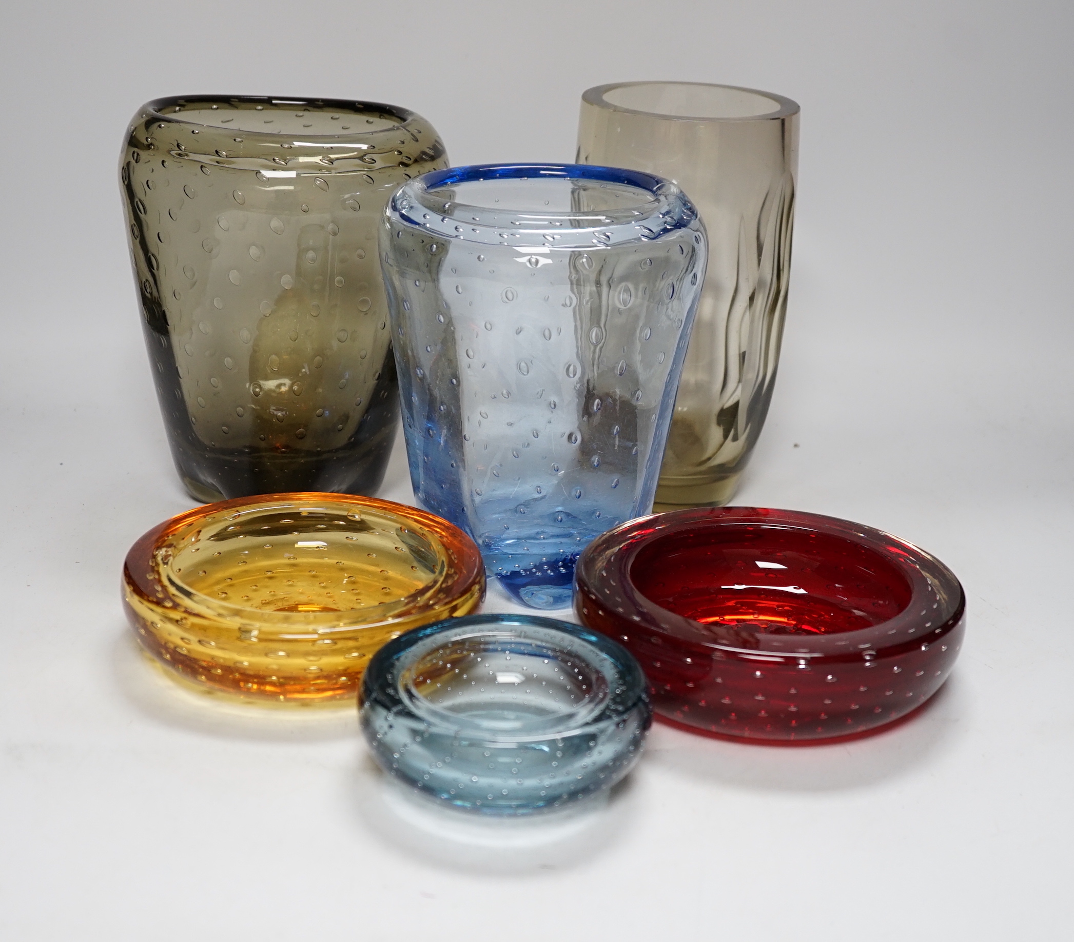 Seven pieces of Whitefriars ‘Controlled Bubble’ glass together with five other various pieces of glass (12) tallest 25cm